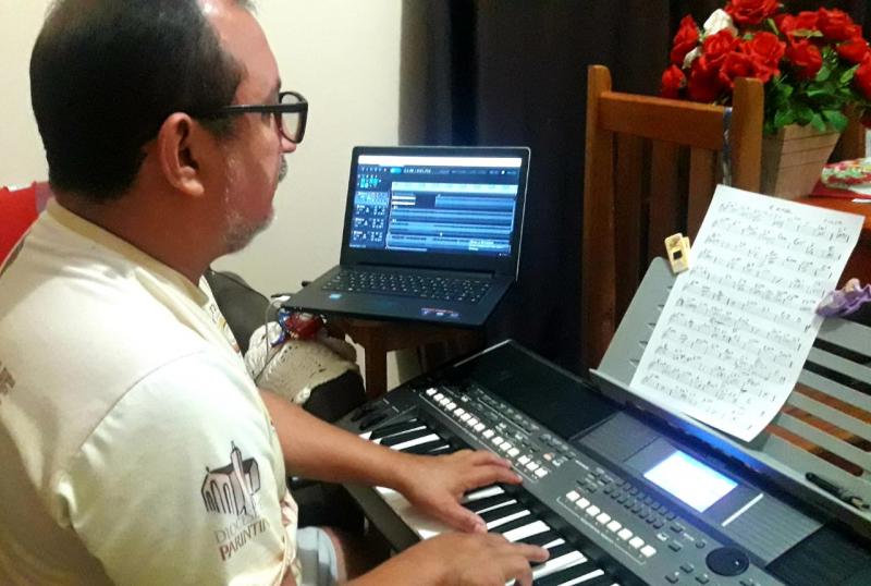 Músico prepara clipe de amor e saudade em meio a pandemia