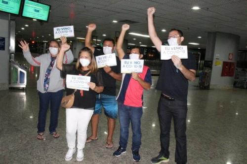 Recuperados da Covid-19, mais seis pacientes retornam ao Amazonas, após tratamento em outros estados