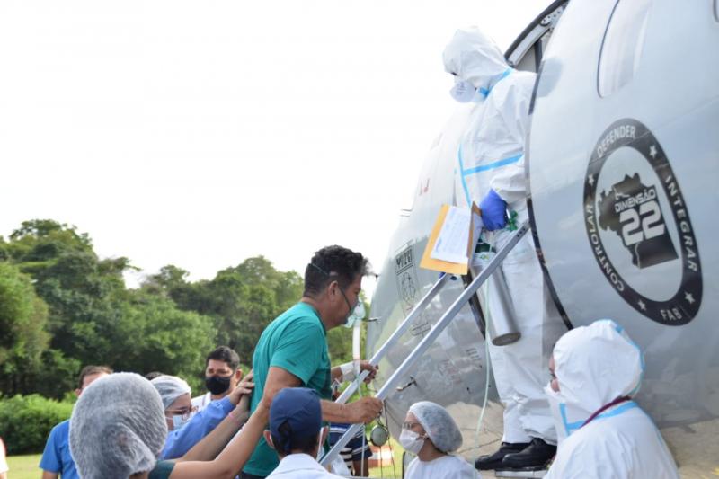 Mais 10 pacientes de Parintins são removidos para tratamento da Covid-19 em Manaus