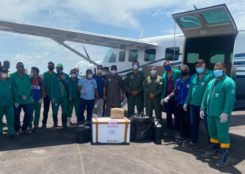 SSP-AM realiza transporte aéreo de insumos médicos e vacinas para Eirunepé