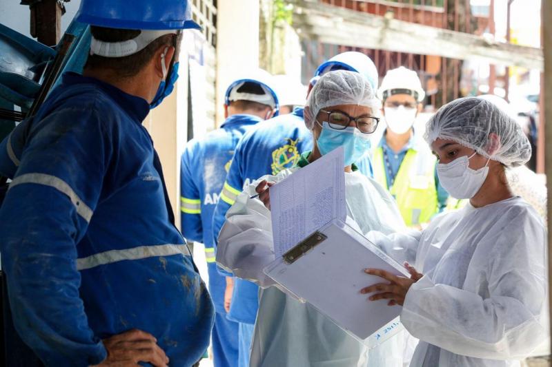 FVS-AM realiza testagem para detecção do coronavírus em operários das obras do Prosamim