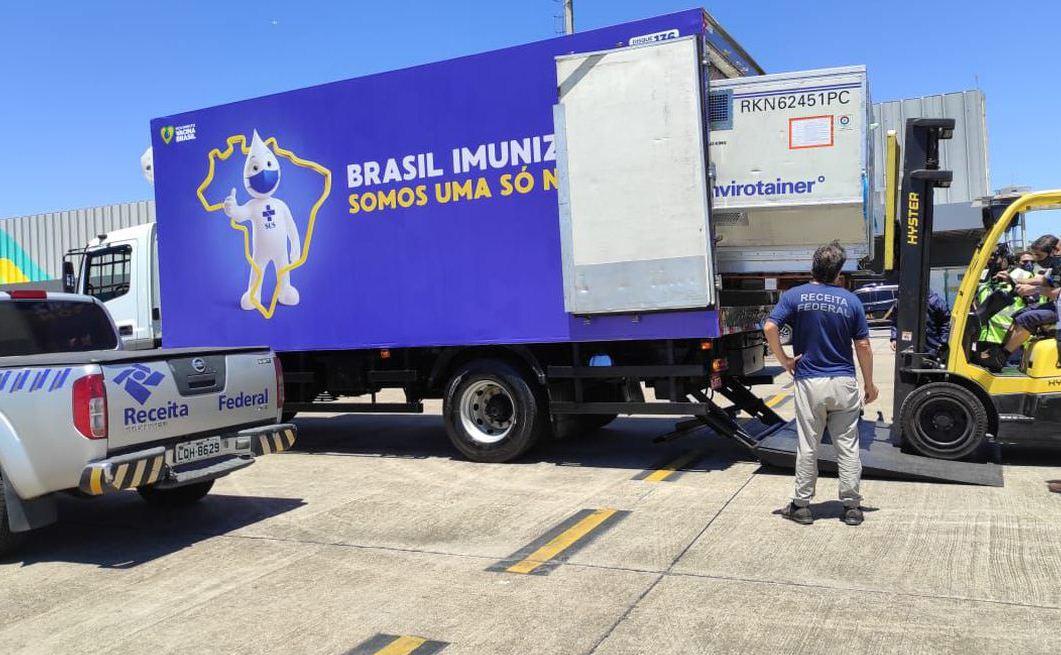 Vacinas de Oxford/AstraZeneca já estão com Ministério da Saúde