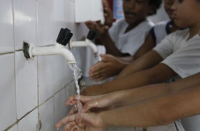 Escolas recebem R$ 62 milhões para garantir água e saneamento básico