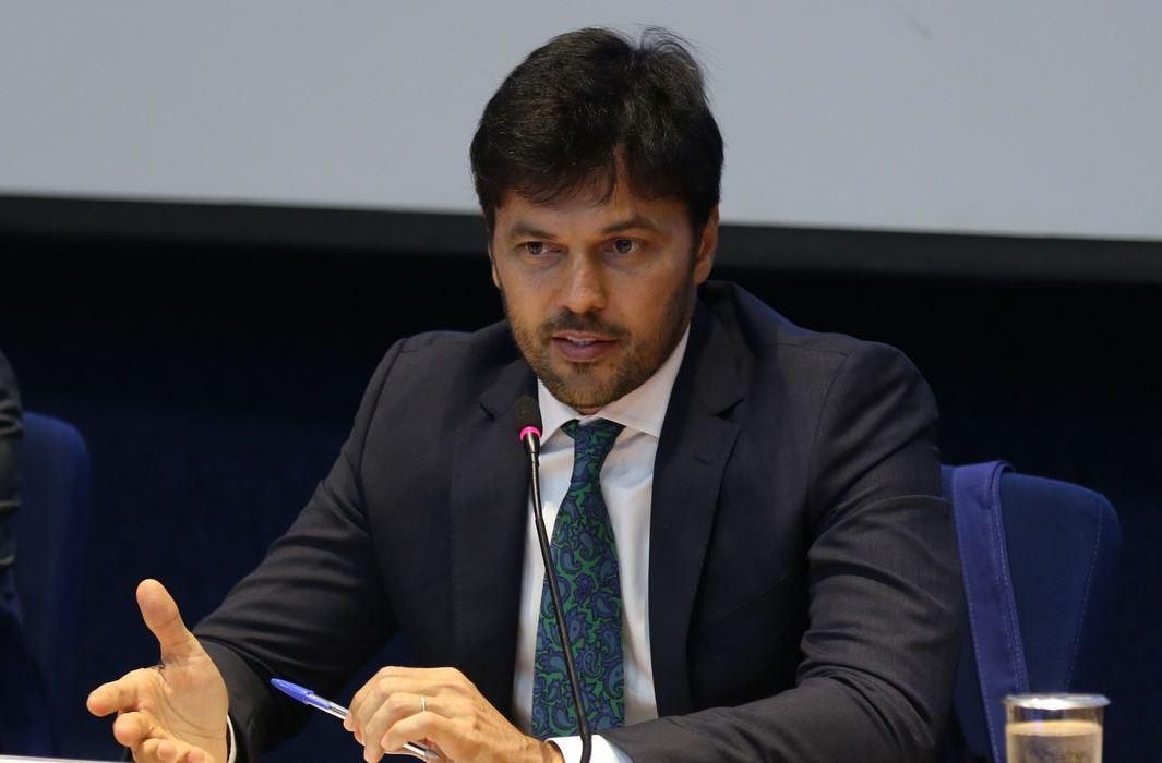 Insumos para 12 milhões de doses de vacina devem chegar ao Brasil