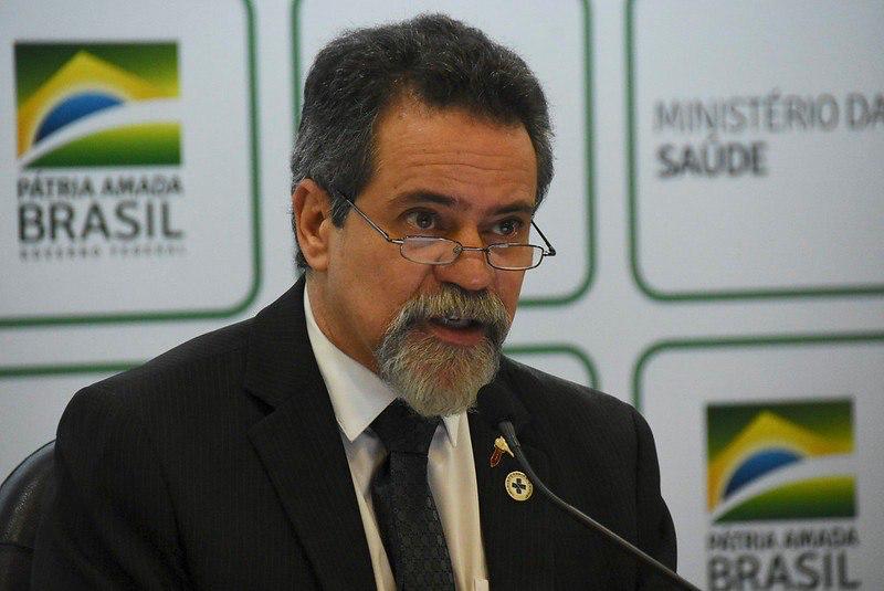 Operação de transferência de pacientes no AM mostra a grandeza do SUS, diz secretário do Ministério da Saúde