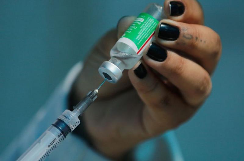 Novo lote com insumos para produção da vacina da AstraZeneca/Oxford chega ao Brasil neste sábado (27/02)