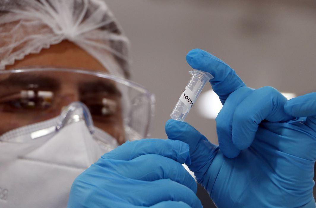 Covid-19: mortes somam mais de 255 mil e casos, quase 10,6 milhões