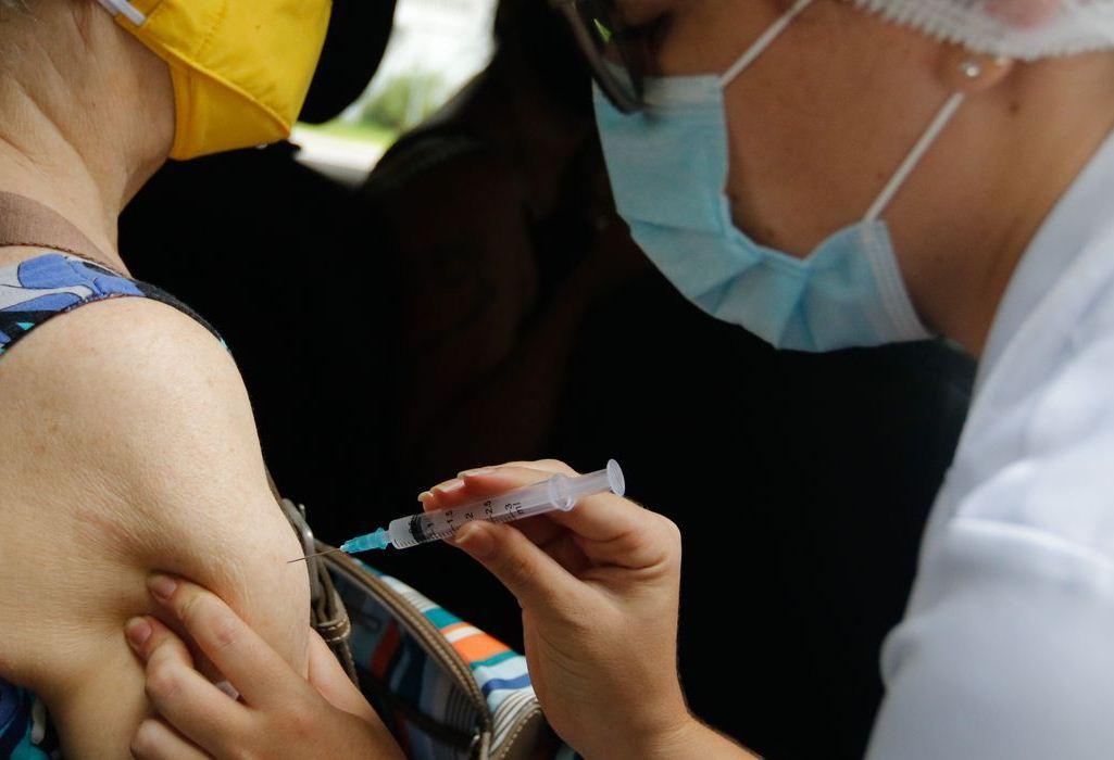 Saúde assina intenção de compra de vacinas da Pfizer e da Janssen