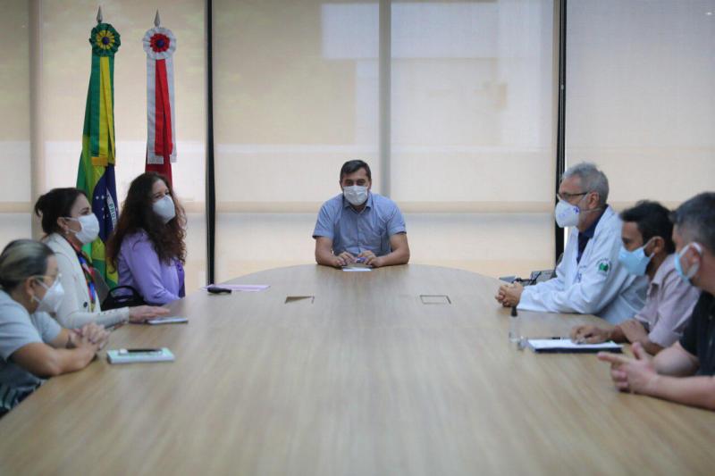 Wilson Lima discute ampliação da política de prevenção do câncer de colo do útero no Amazonas