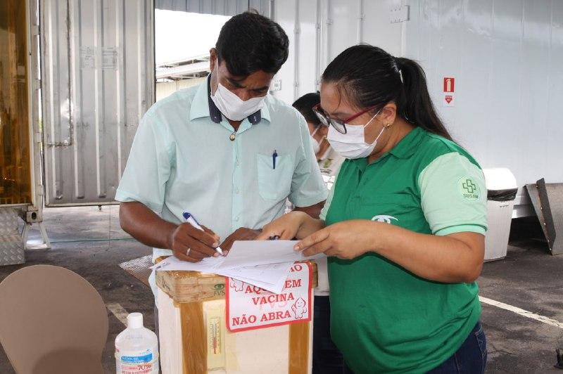 Governo do Amazonas inicia distribuição de novas doses de vacina para o interior