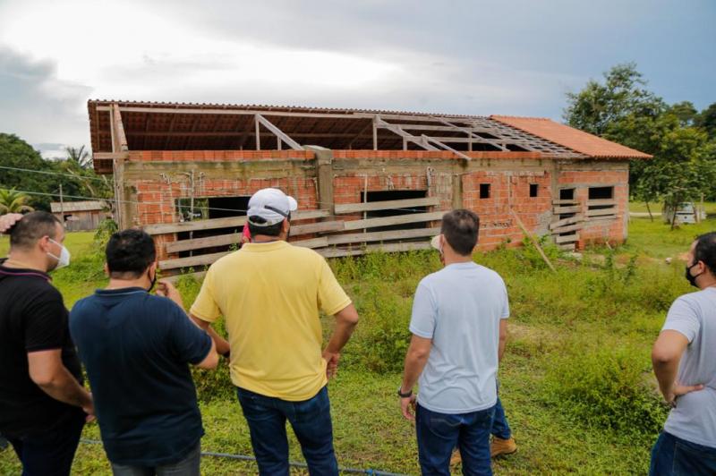 Prefeitura retomará construção de escola e fará série de melhorias estruturais na comunidade Colônia Soares