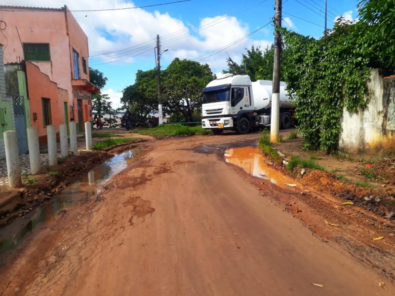 Duto de combustível da Amazonas Energia volta a se romper na Coronel Araújo e óleo fica espalhado pela pista