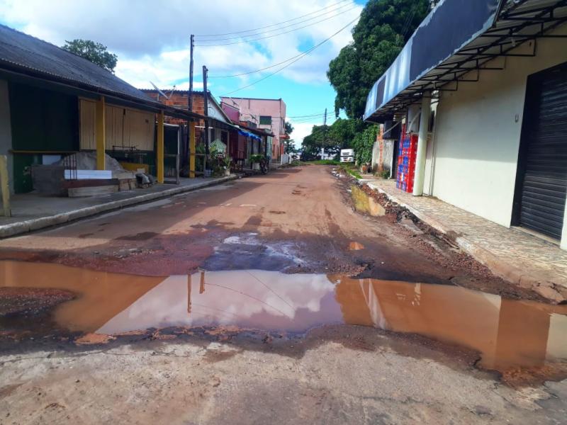 Amazonas Energia diz que não há vazamento de óleo na Coronel Araújo, mas reconhece afundamento da pista