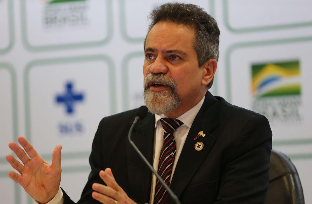 Covid-19: governo federal negocia 168 milhões de doses de vacina