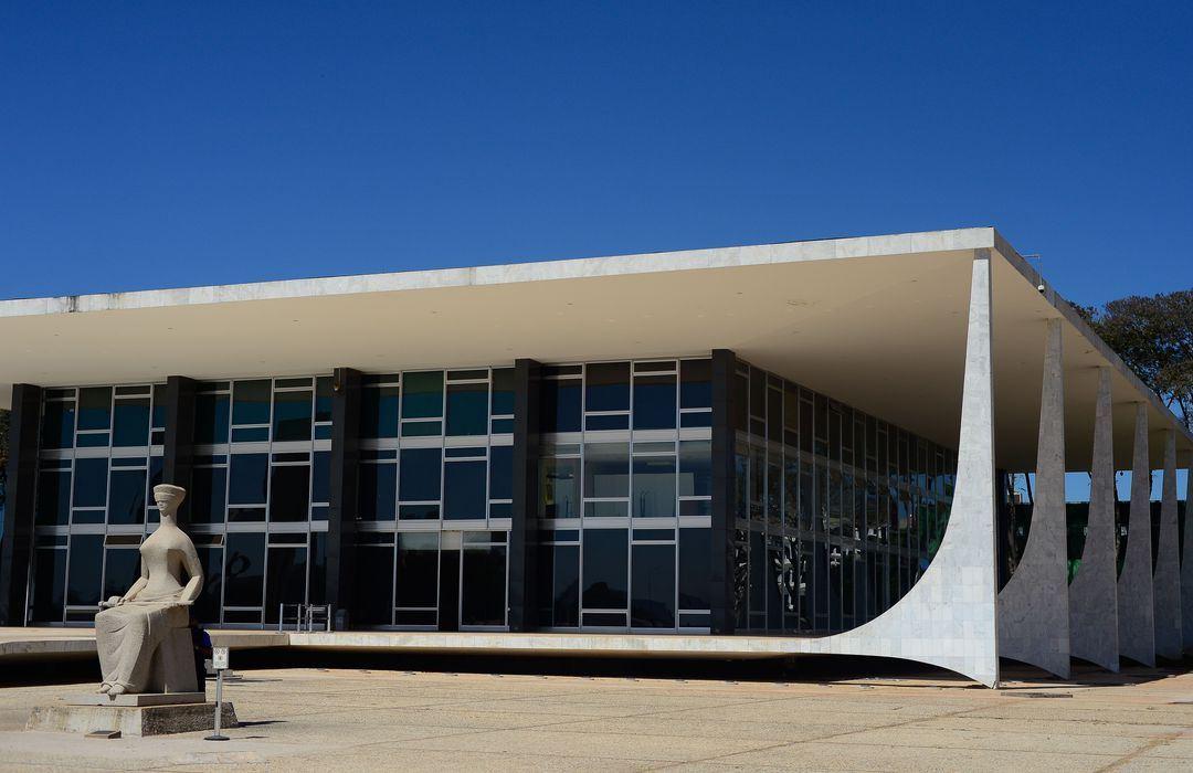 STF mantém lei que proíbe reajuste para servidores até dezembro