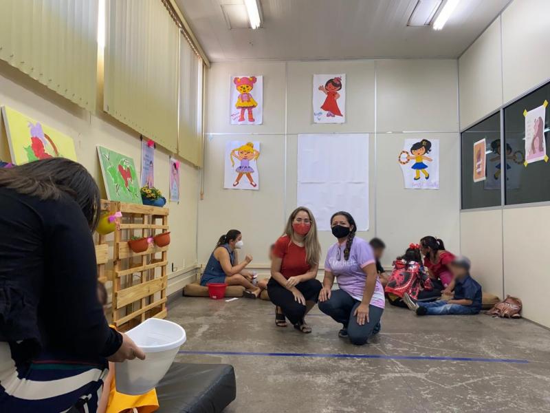 Filhos de mulheres em situação de violência são assistidos por equipes psicossociais do Cream
