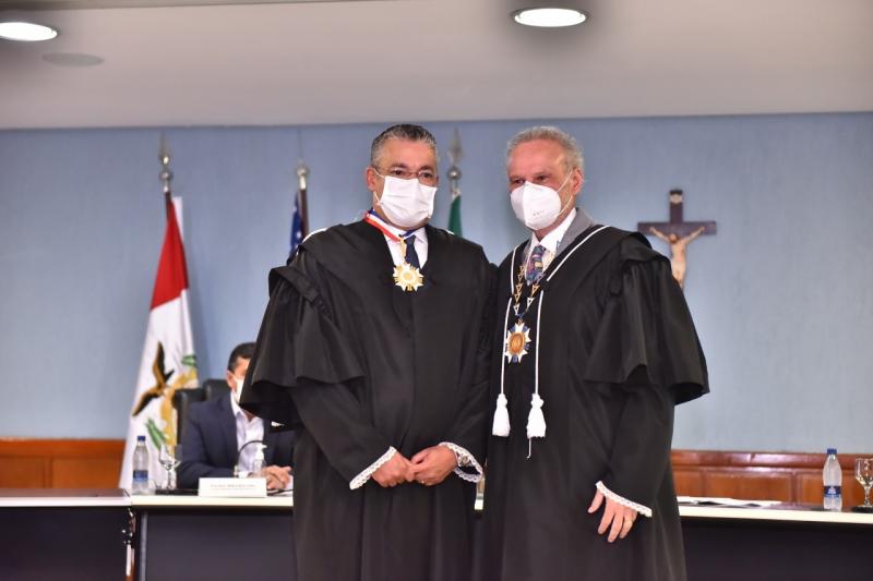 Josué Neto toma posse como conselheiro do TCE-AM na vaga do pai