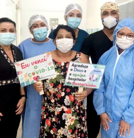 Em Barreirinha, profissionais de saúde comemoram alta de idosa que venceu a Covid-19