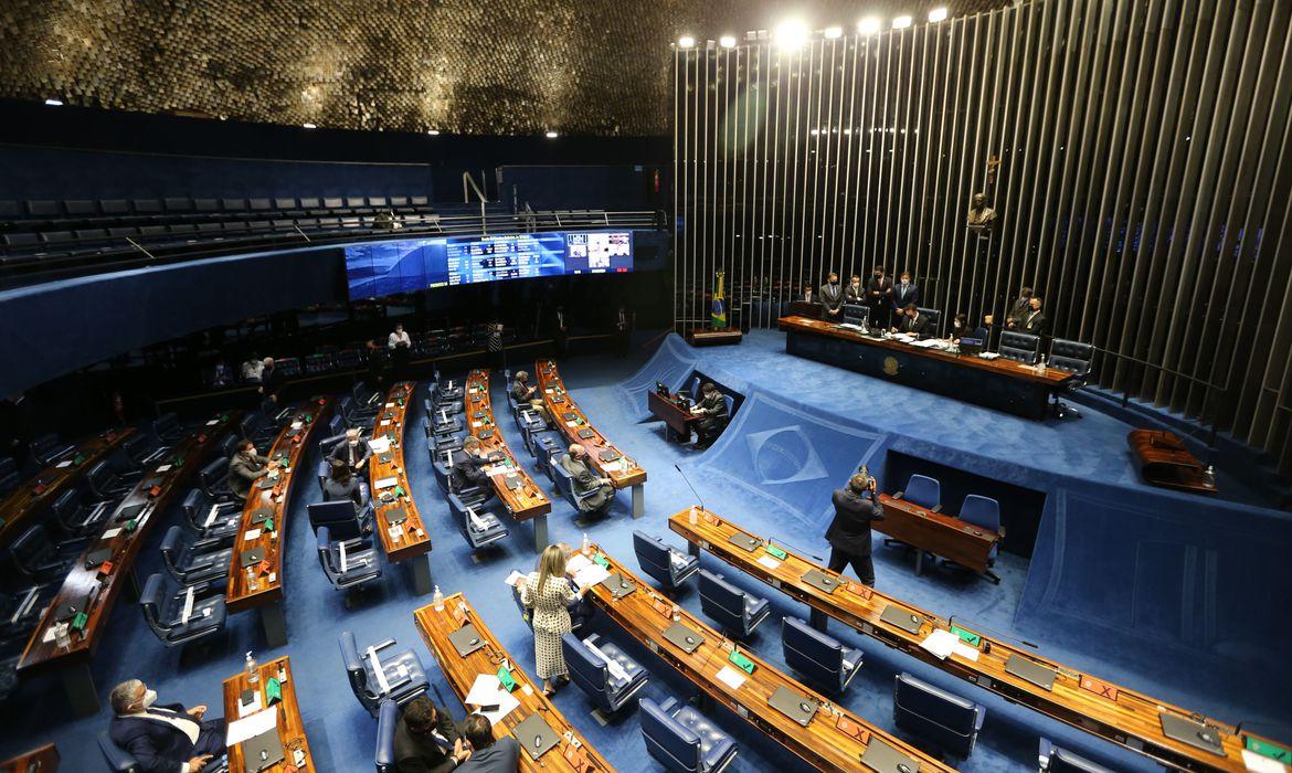 Senadores ouvem laboratórios e destacam número insuficiente de vacinas