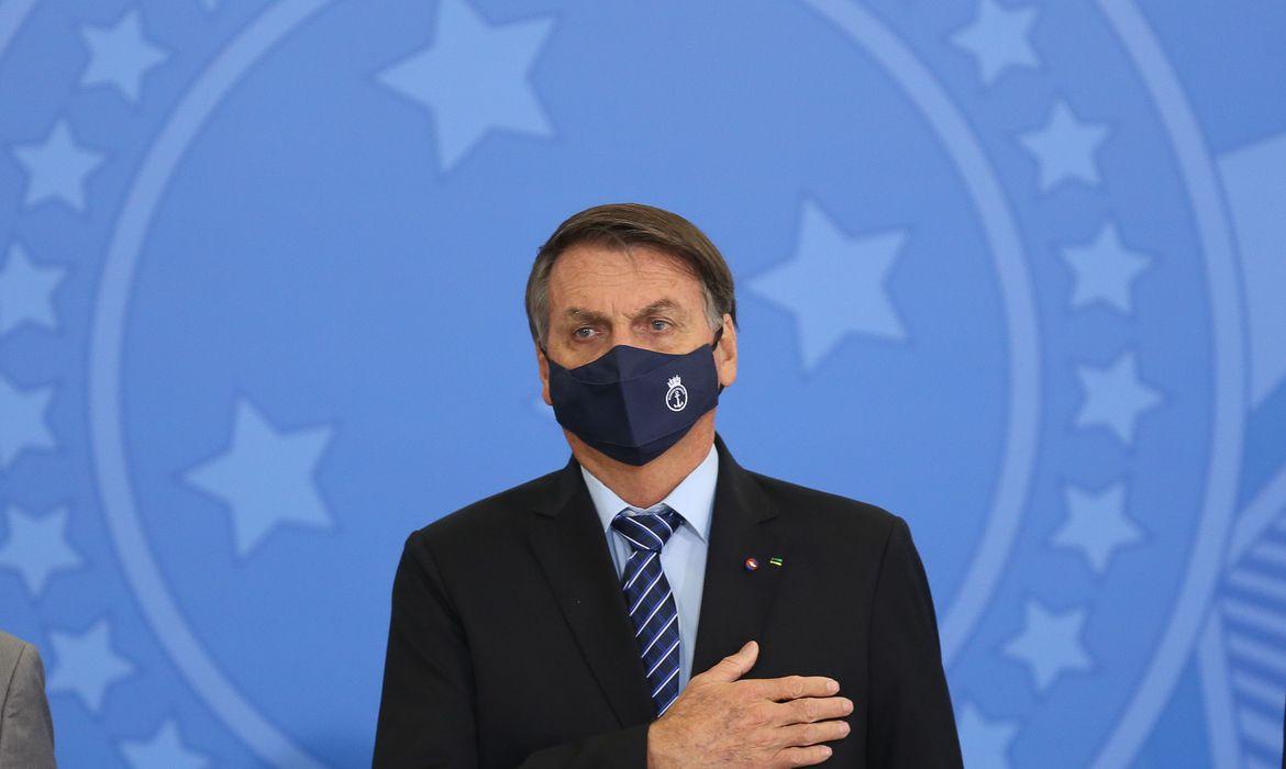 Bolsonaro assina MP para melhoria do ambiente de negócios no Brasil Bolsonaro assina MP para melhoria do ambiente de negócios no Brasil