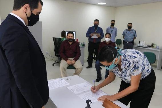 DPE-AM empossa quatro novos servidores aprovados em concurso