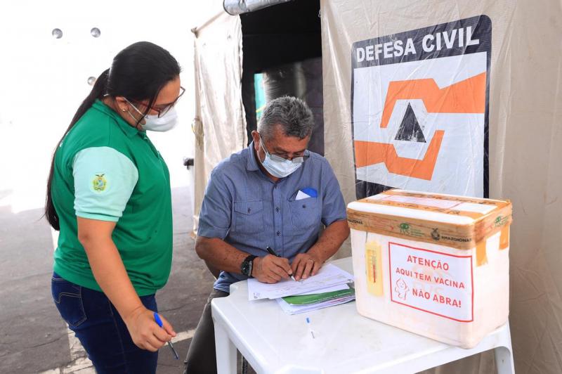 Governo do Amazonas entrega vacinas contra a Covid-19 aos municípios