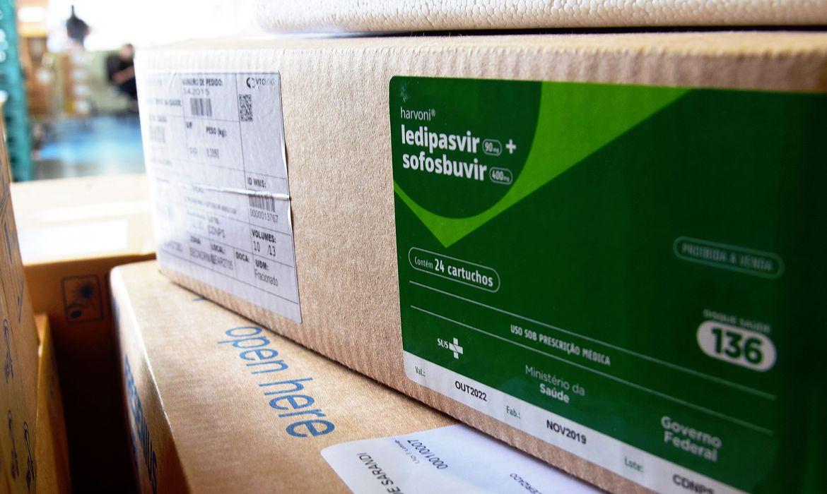 Ministério da Saúde começa distribuir kits intubação para estados