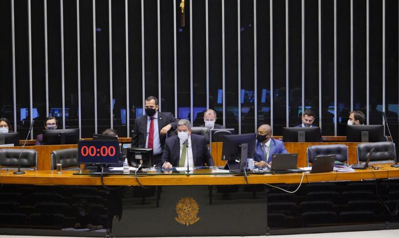 Câmara dos Deputados aprova projeto de lei que torna escolas serviços essenciais