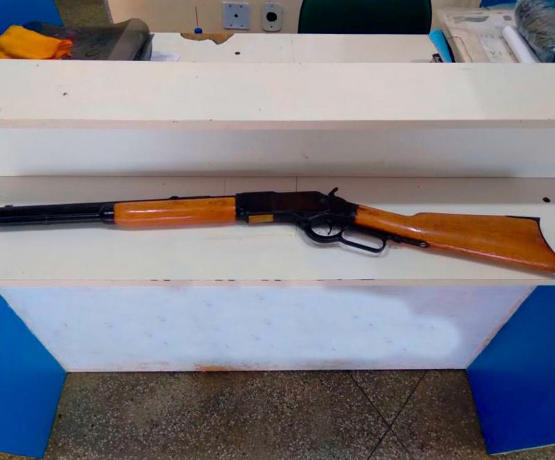 Polícia Militar detém homem por furto e posse ilegal de arma de fogo no Município de Nhamundá