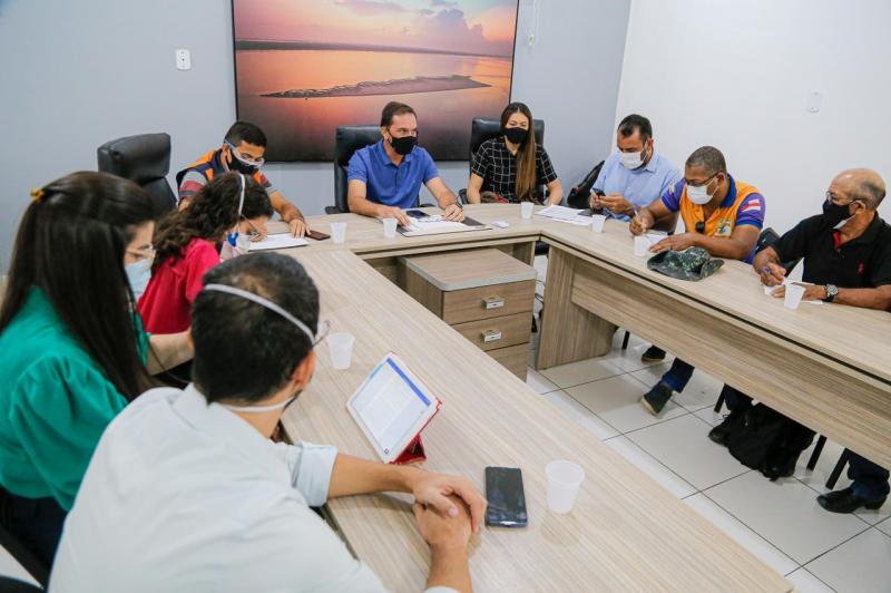 Parintins mantém toque de recolher e flexibiliza funcionamento de igrejas, bares, lanchonetes e restaurantes