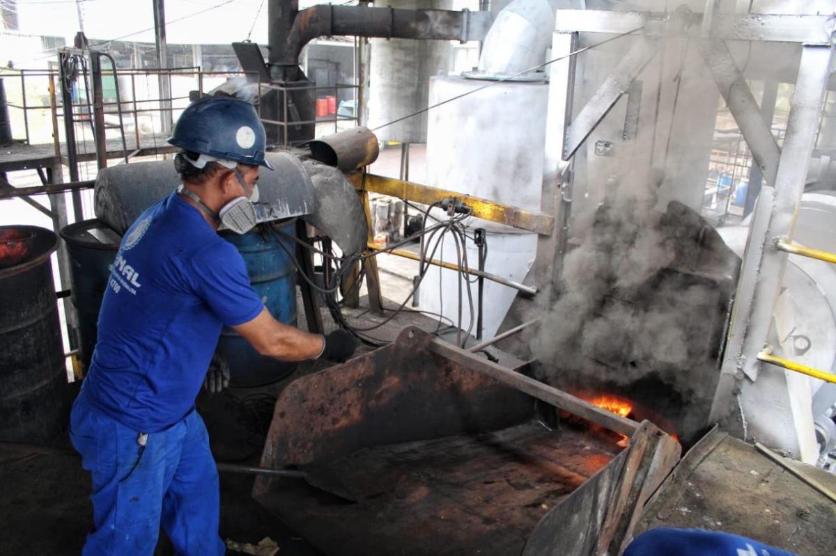 Em Manaus, SSP-AM incinera 2 toneladas de drogas