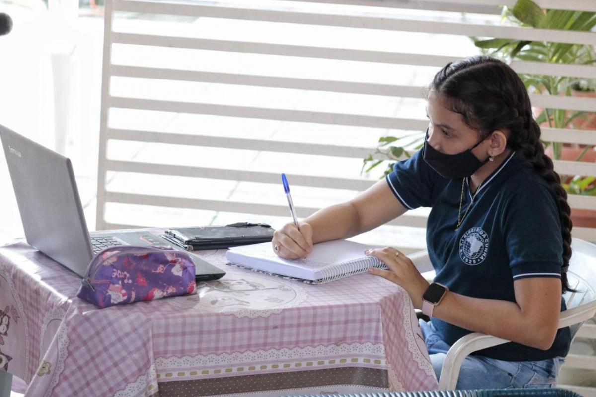 Professora parintinense destaca benefícios das aulas remotas 