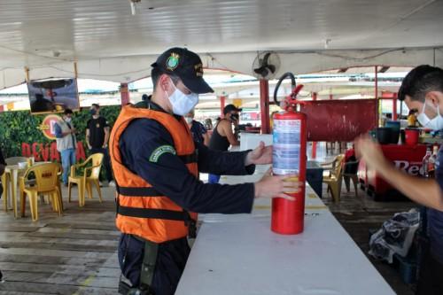 Em Manaus, CIF autua quinze estabelecimentos e interdita outros dois