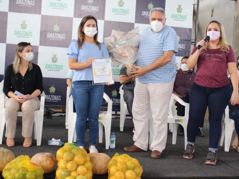 Governo do Amazonas compra produção das cooperativas e associações atingidas pela enchente em Manacapuru