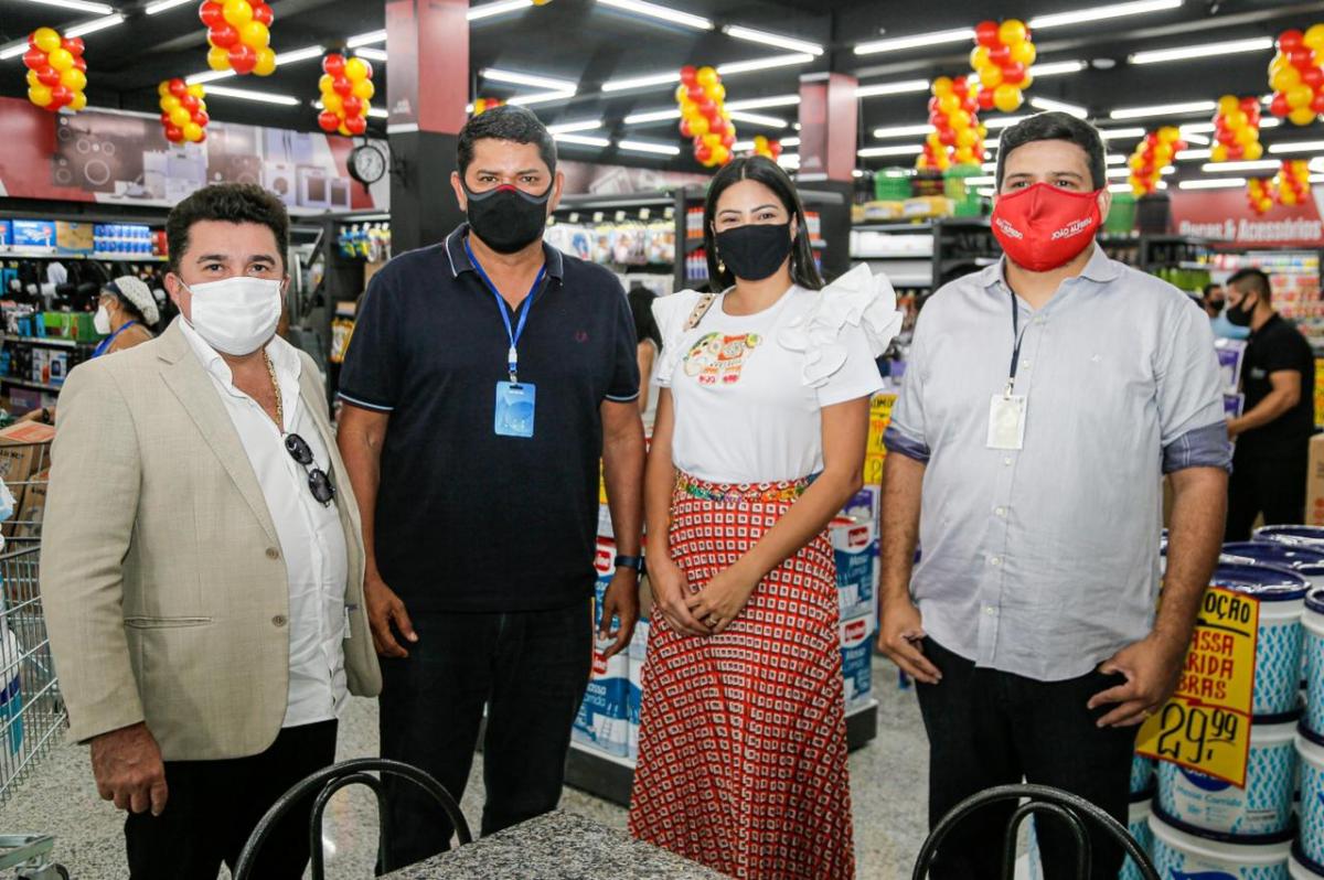 Bi Garcia e Mayara Dias prestigiam inauguração da nova loja João Alfredo 