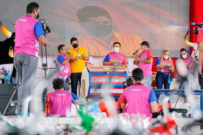 Mais de 600 mães são sorteadas durante show de prêmios em Parintins