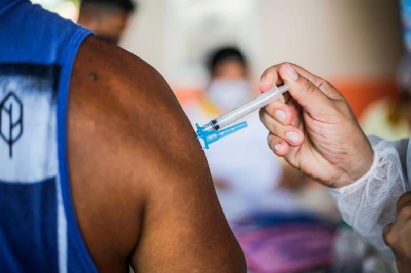 Adultos de 40 a 44 anos começam a ser vacinados contra a Covid-19 nesta segunda-feira (17) em Parintins