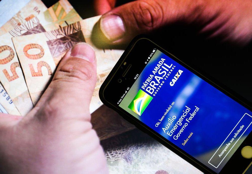 Trabalhadores nascidos em dezembro podem sacar auxílio emergencial