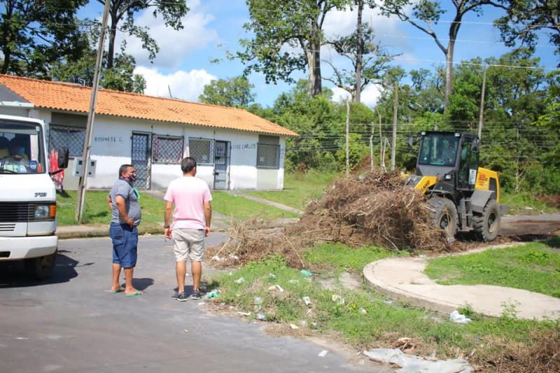 Associação de Moradores do Residencial Parintins acompanha retirada de entulho feito pela Semosp 