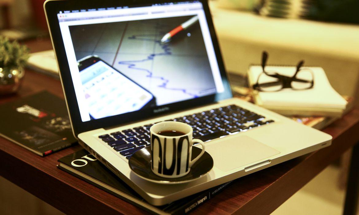 OMS: longas horas de trabalho aumentam risco de morte