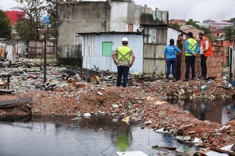 Governo e Prefeitura realizam vistoria em área de intervenção do Prosamim no Igarapé do 40