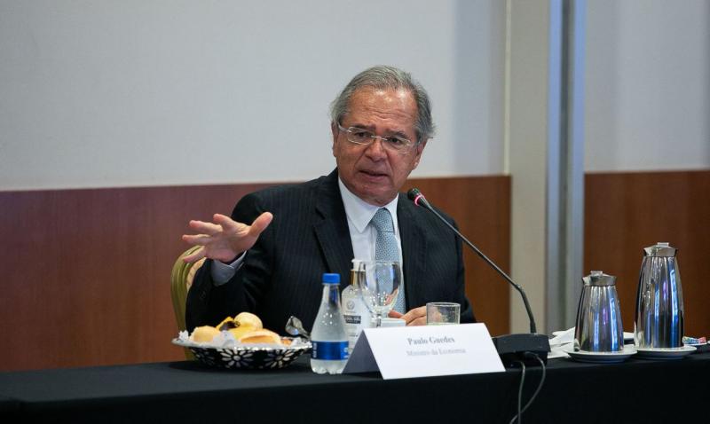 Auxílio emergencial pode ser renovado se pandemia continuar, diz Paulo Guedes