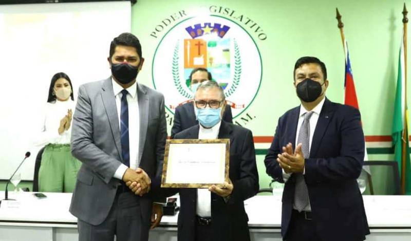 Câmara concede Título de Cidadão Parintinense ao Bispo Dom Giuliano Frigeni