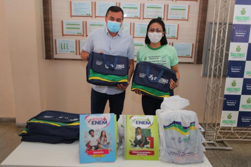 Wilson Lima inicia entrega de material escolar e fardamento a 228 mil estudantes de Manaus
