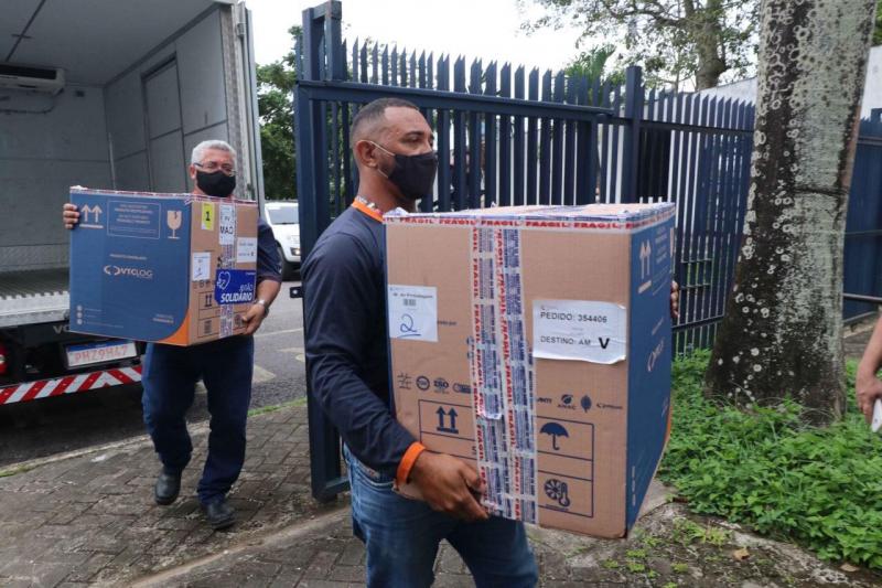 Remessa com 9.360 doses de vacinas Pfizer é entregue ao Governo do Amazonas