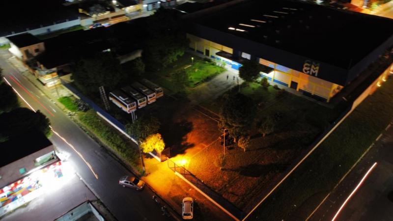Criminosos tentam atear fogo em ônibus na Escola Estadual Tomaszinho Meirelles