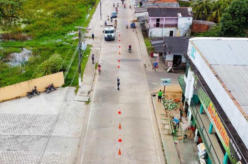 Com ruas limitadas devido a enchente, veículos de distribuidoras são orientados de não trafegar nos horários de pico
