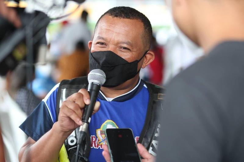 Mototaxista contaminado pela Covid-19 celebra imunização e oportunidade de retornar ao trabalho nas ruas