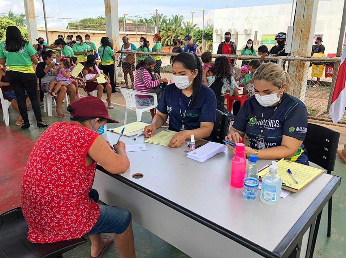 Avança a entrega dos cartões do Auxílio Estadual Enchente em Itacoatiara