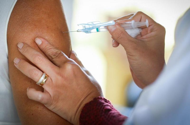 Estudo diz que 3ª dose da vacina AstraZeneca produz forte resposta imune